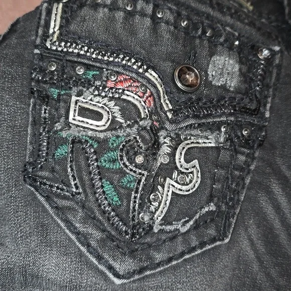 ROCK REVIVAL SHORTS - Picture 6 of 6